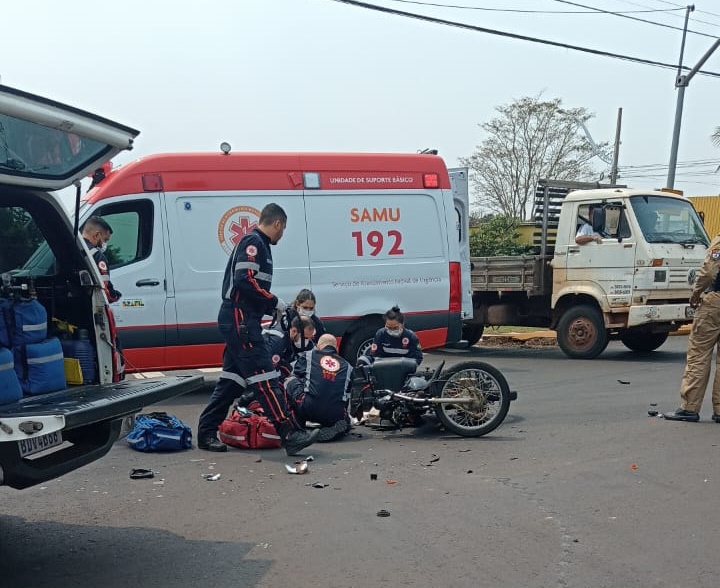 Motoboy de 21 anos sofre acidente grave em cruzamento no Jardim Alvorada