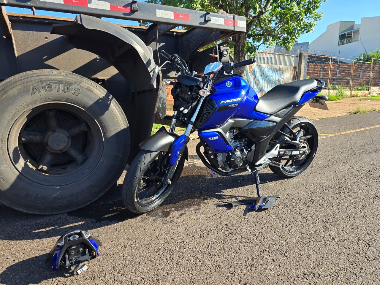 Motociclista de 20 anos sofre acidente grave em Maringá