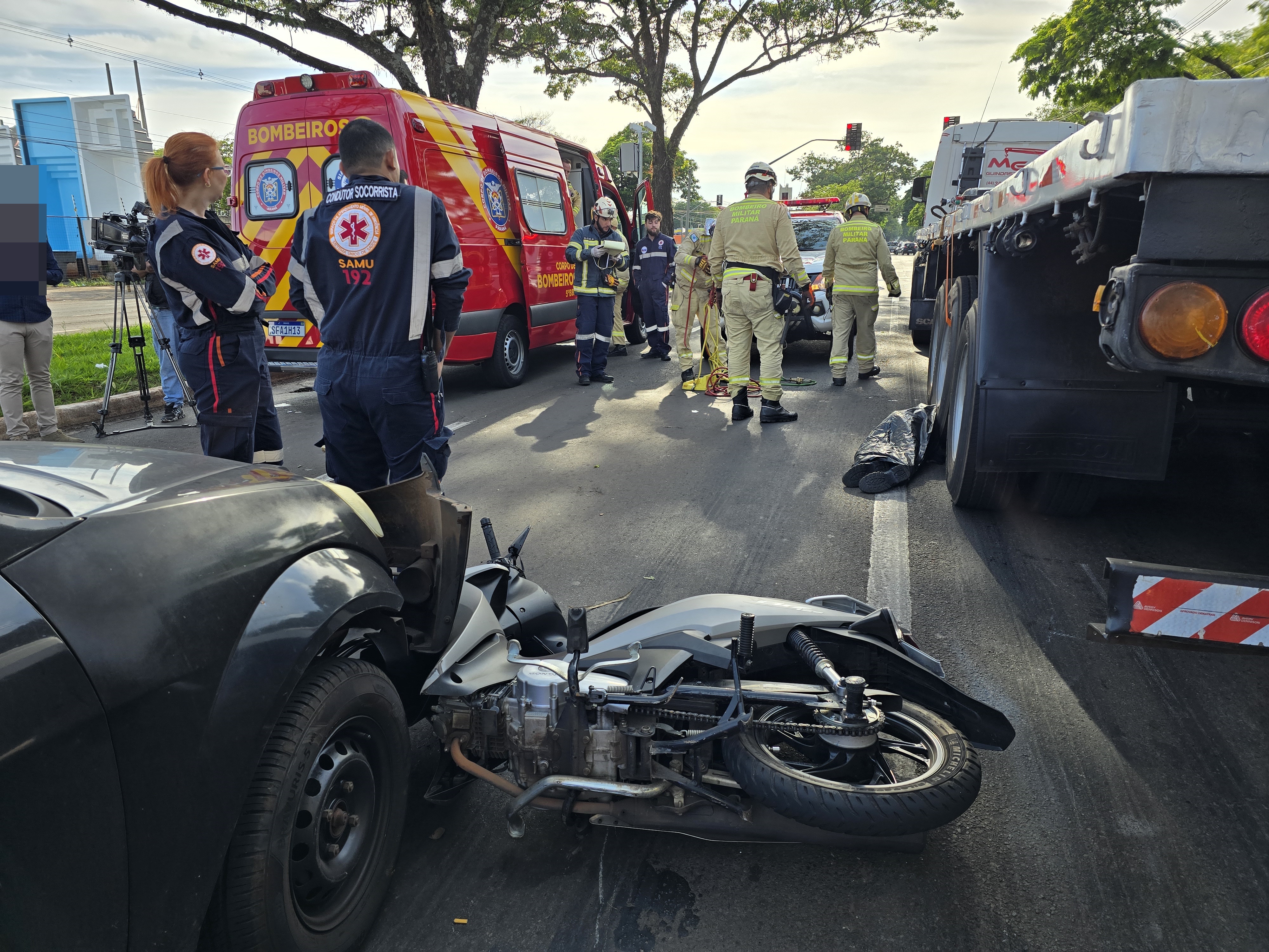 Jovem morre de acidente de moto na Avenida Colombo